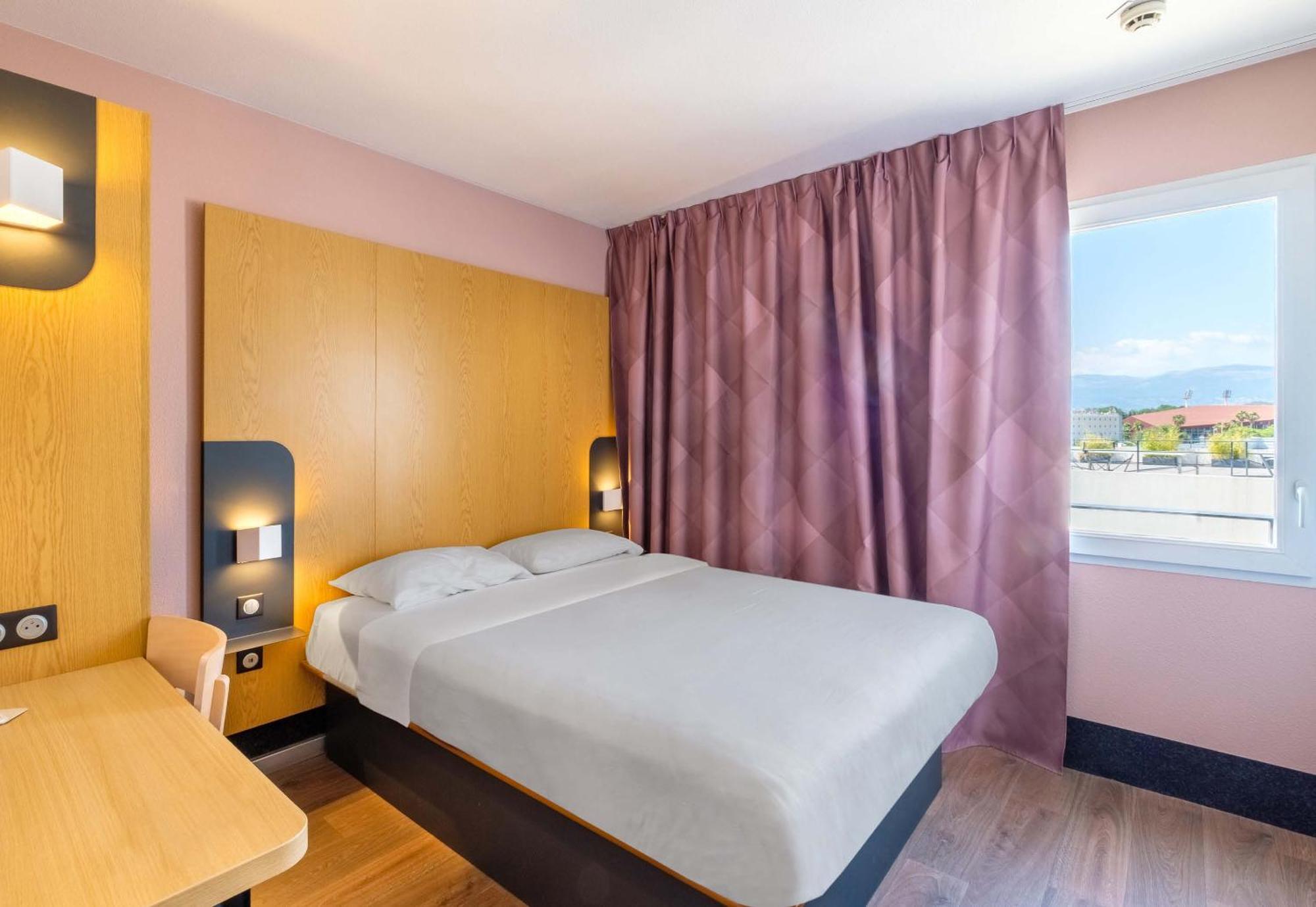 B&B Hotel Cannes La Bocca Plage Bagian luar foto
