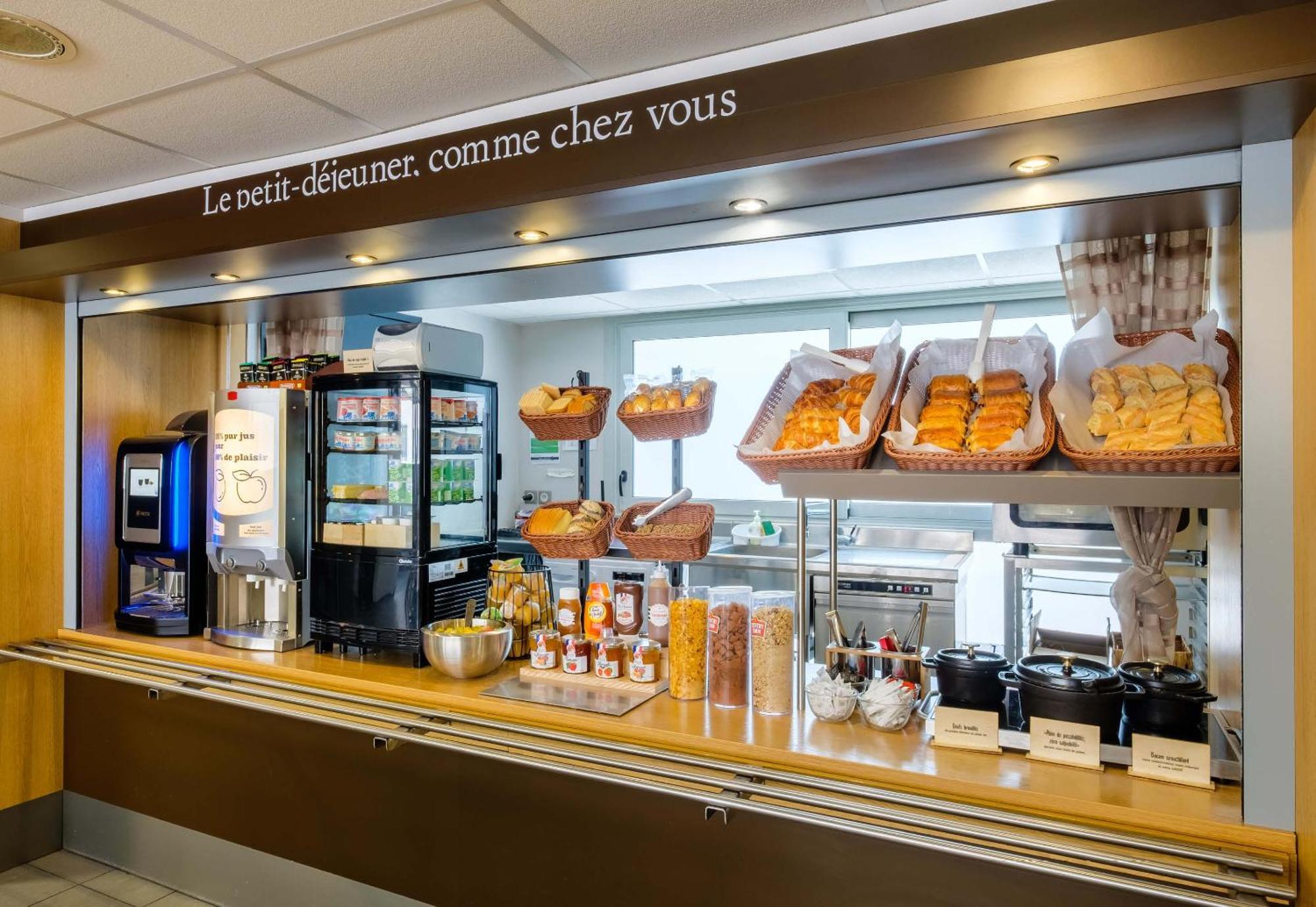B&B Hotel Cannes La Bocca Plage Bagian luar foto