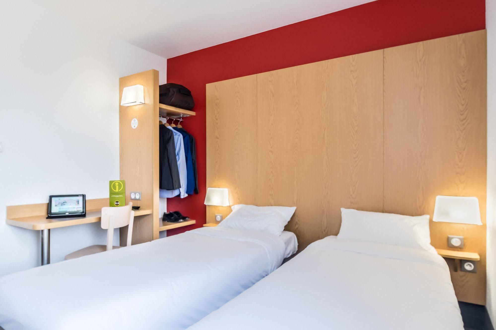 B&B Hotel Cannes La Bocca Plage Bagian luar foto